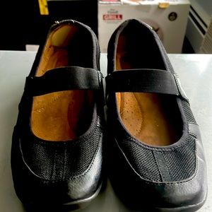 Used Black Shoes Size 9.5 Leather and Fabric Upper